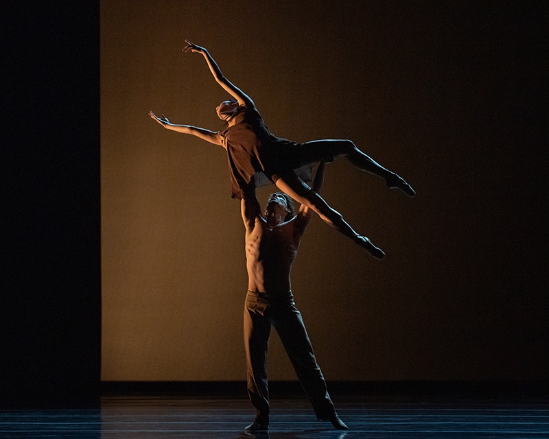 Dancers Chisako Oga & Cervilio Miguel Amador during Near Light by Ma Cong