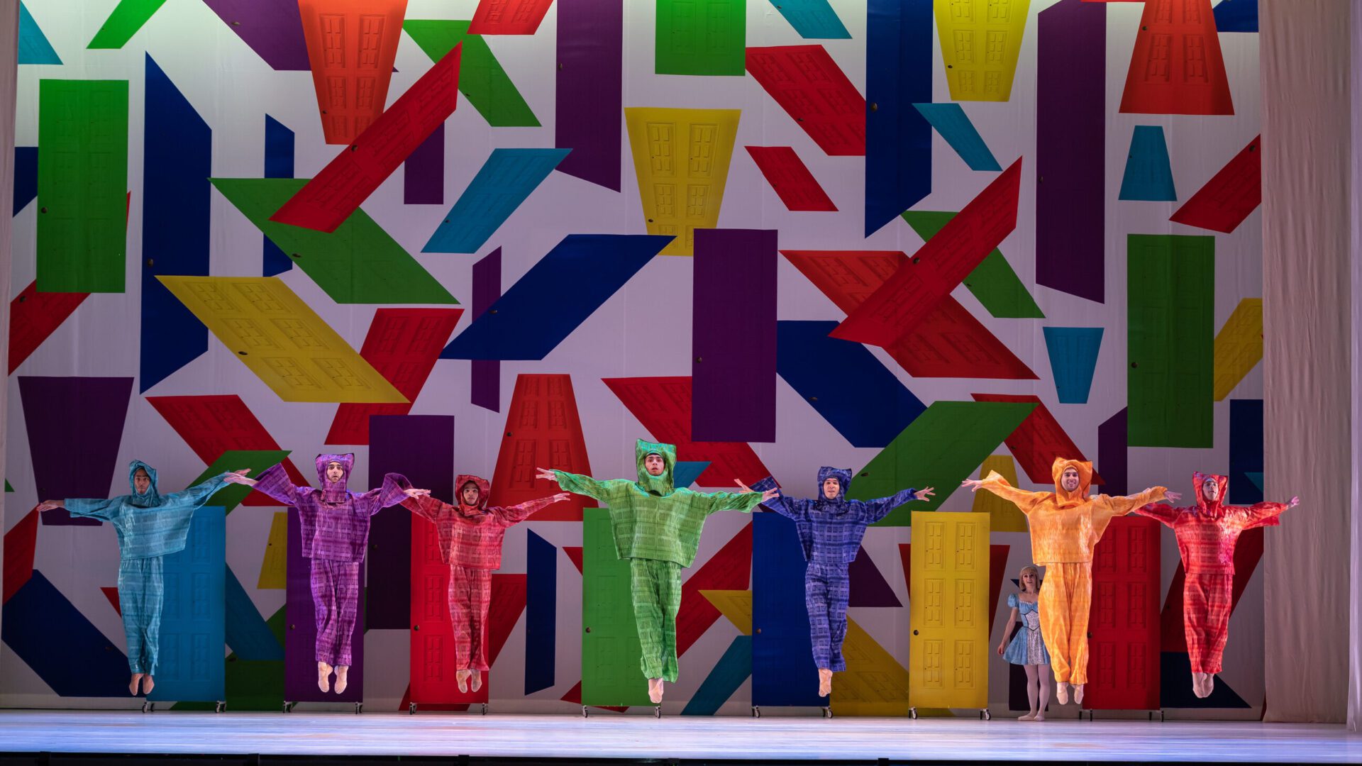 Wrapping Up Alice (in wonderland) - Cincinnati Ballet