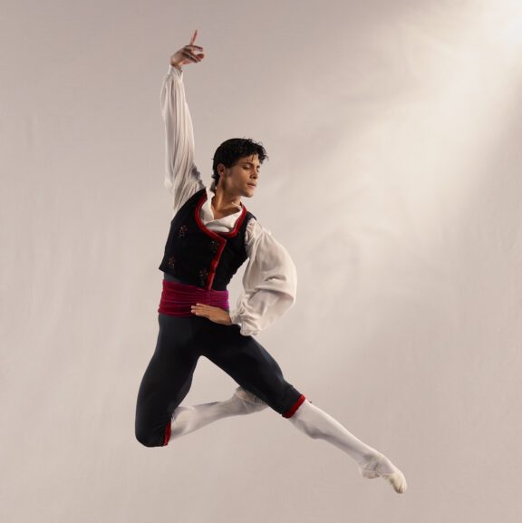 2023-2024 season | Photo of a male ballet dancer posing in an outfit for the Don Quijote show